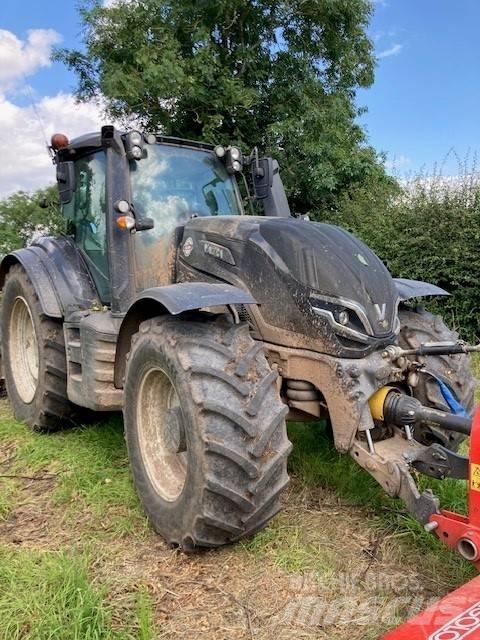 Valtra T235V Traktorit
