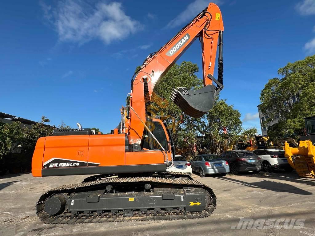 Doosan DX 225 LC Telakaivukoneet