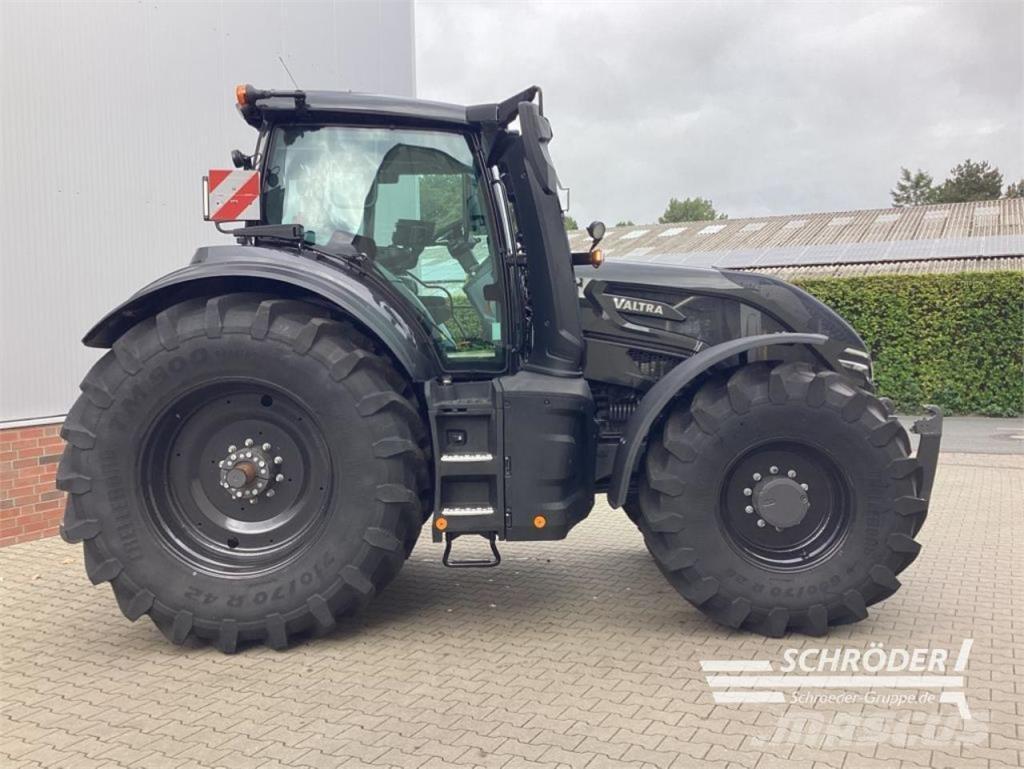 Valtra Q 305 Traktorit