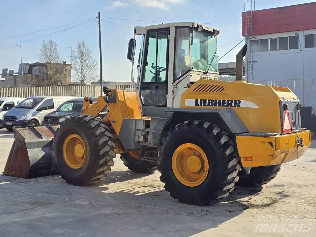 Liebherr L522 Pyöräkuormaajat