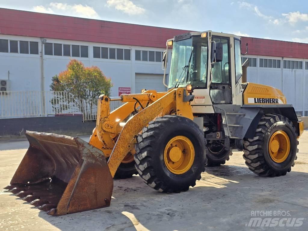 Liebherr L522 Pyöräkuormaajat
