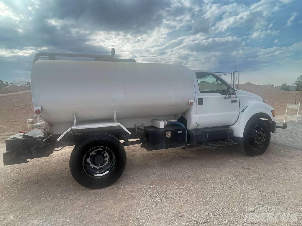 Ford F 750 XLT Vesisäiliöautot