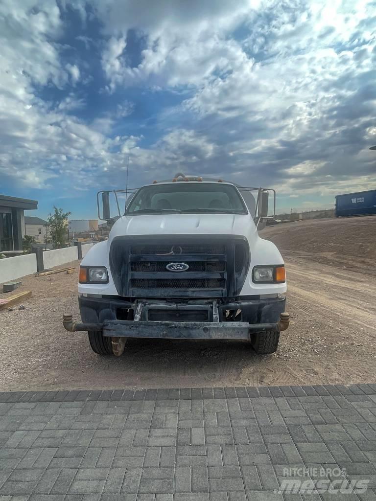 Ford F 750 XLT Vesisäiliöautot