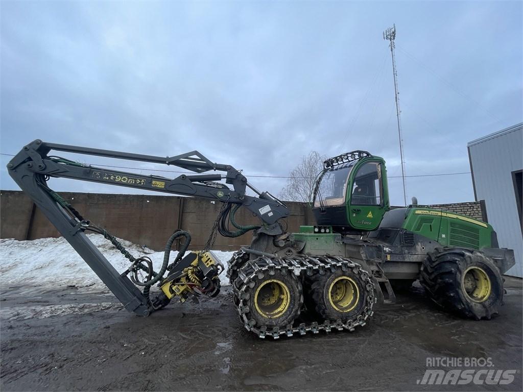 John Deere 1070G Harvesterit