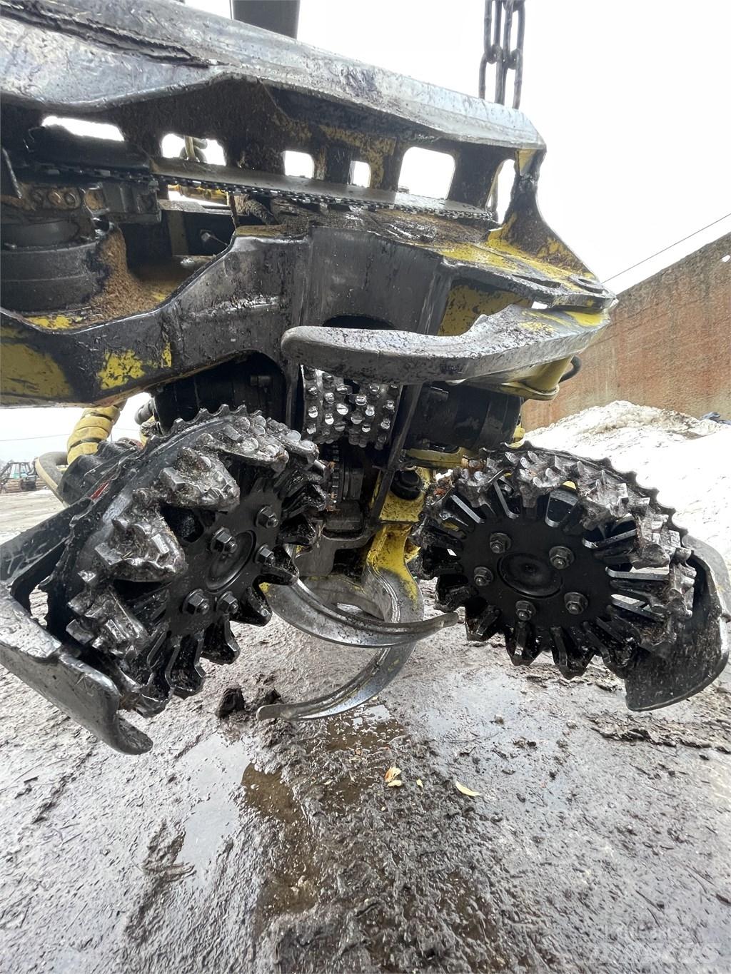 John Deere 1070G Harvesterit