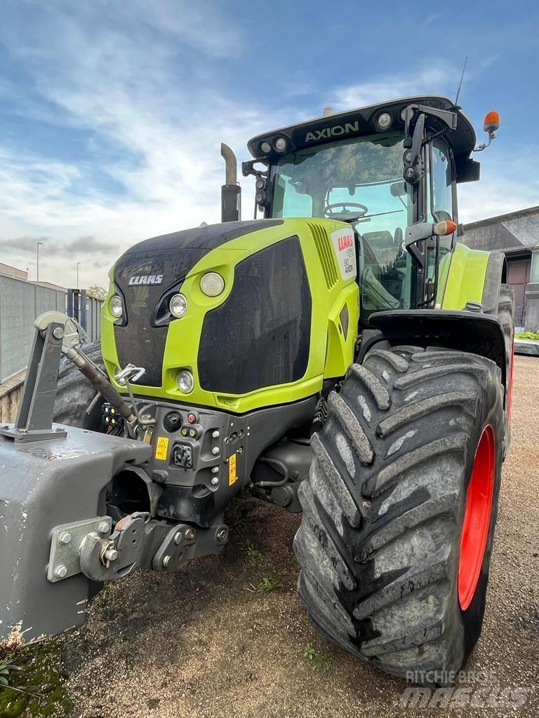 CLAAS Axion 810 Traktorit