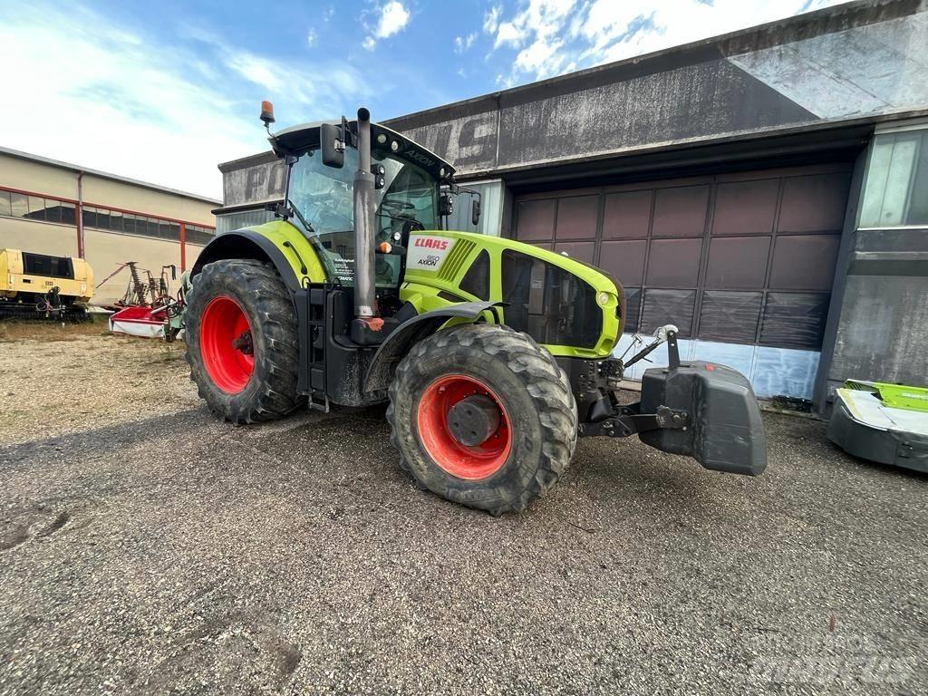 CLAAS Axion 810 Traktorit