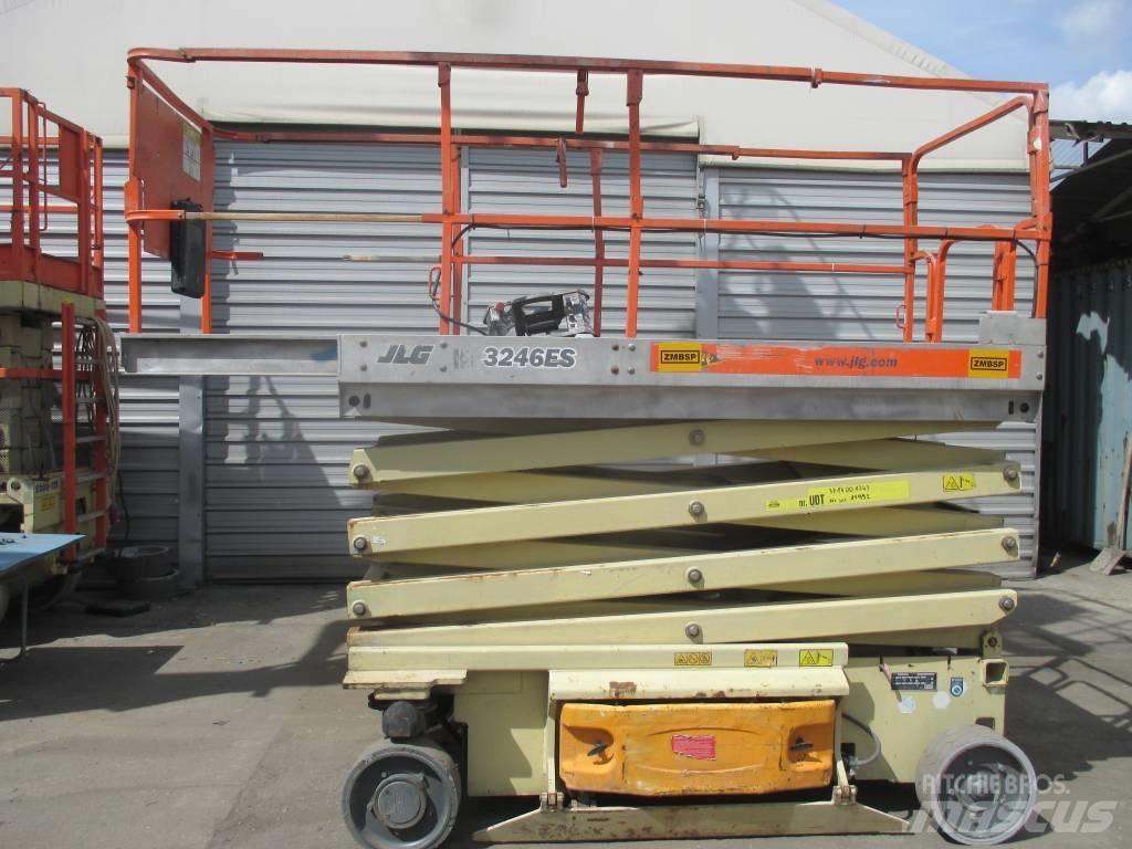 JLG 3246 ES Saksilavat