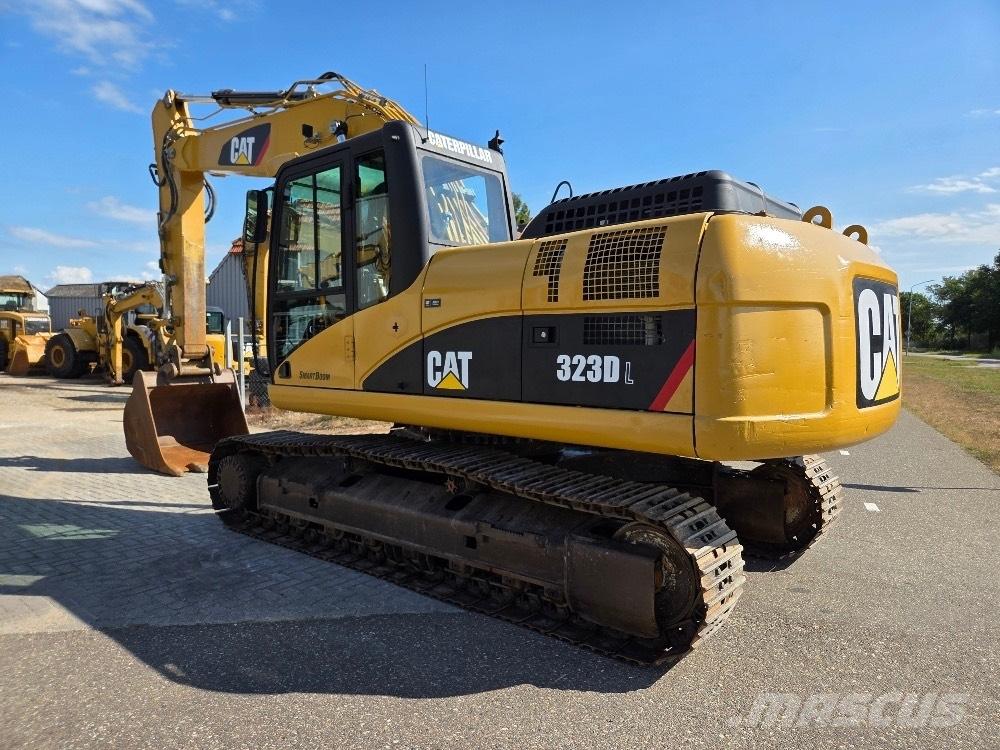 CAT 323DL Telakaivukoneet