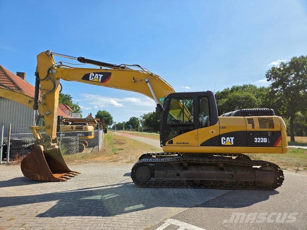 CAT 323DL Telakaivukoneet