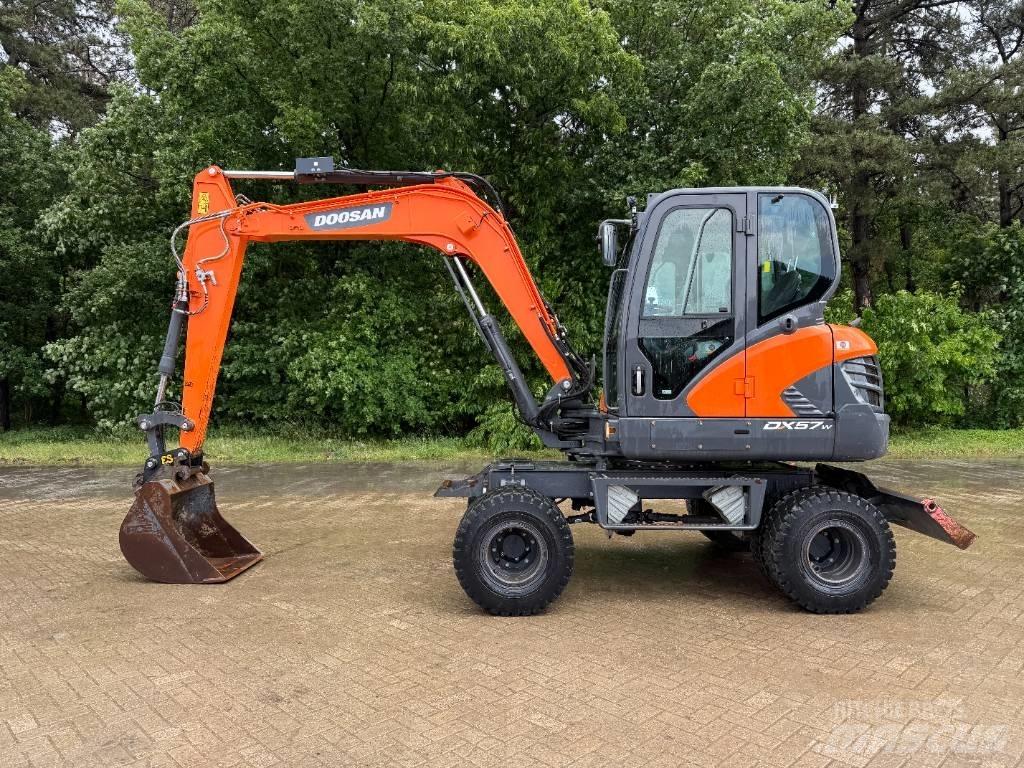 Doosan DX 57 W Pyöräkaivukoneet