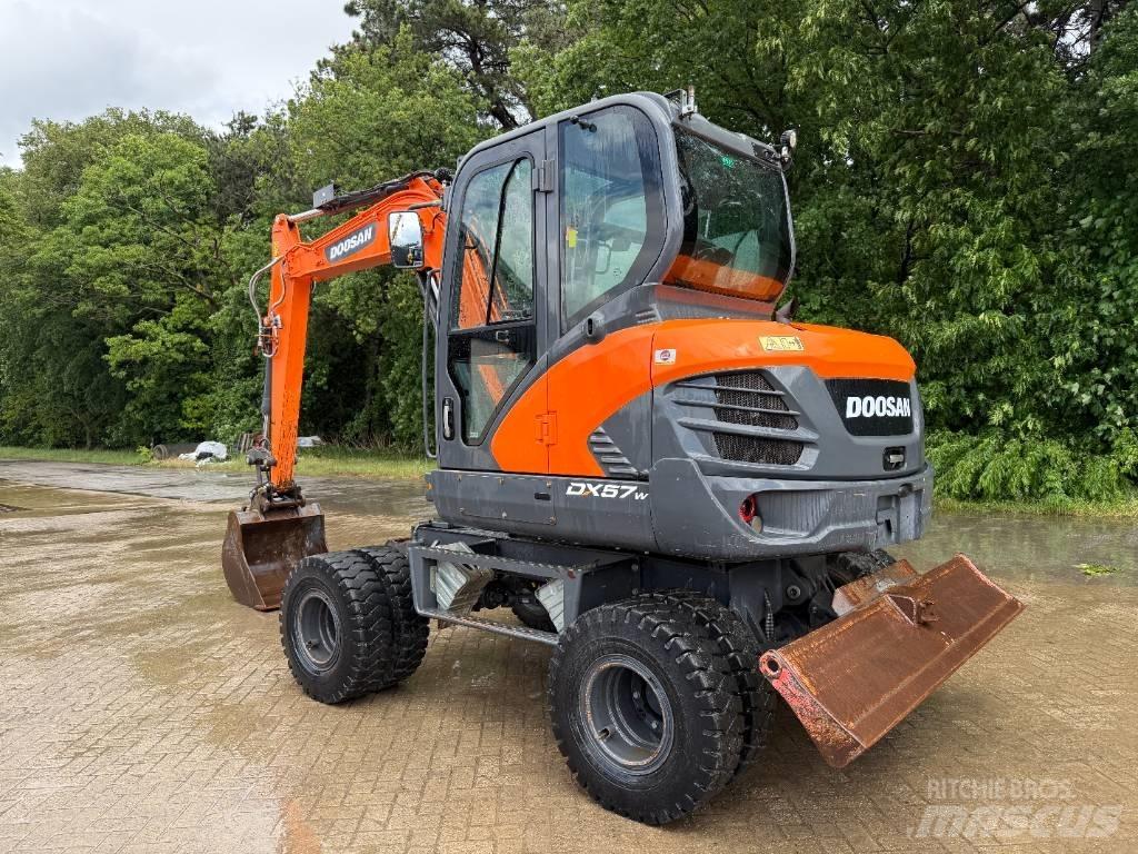 Doosan DX 57 W Pyöräkaivukoneet
