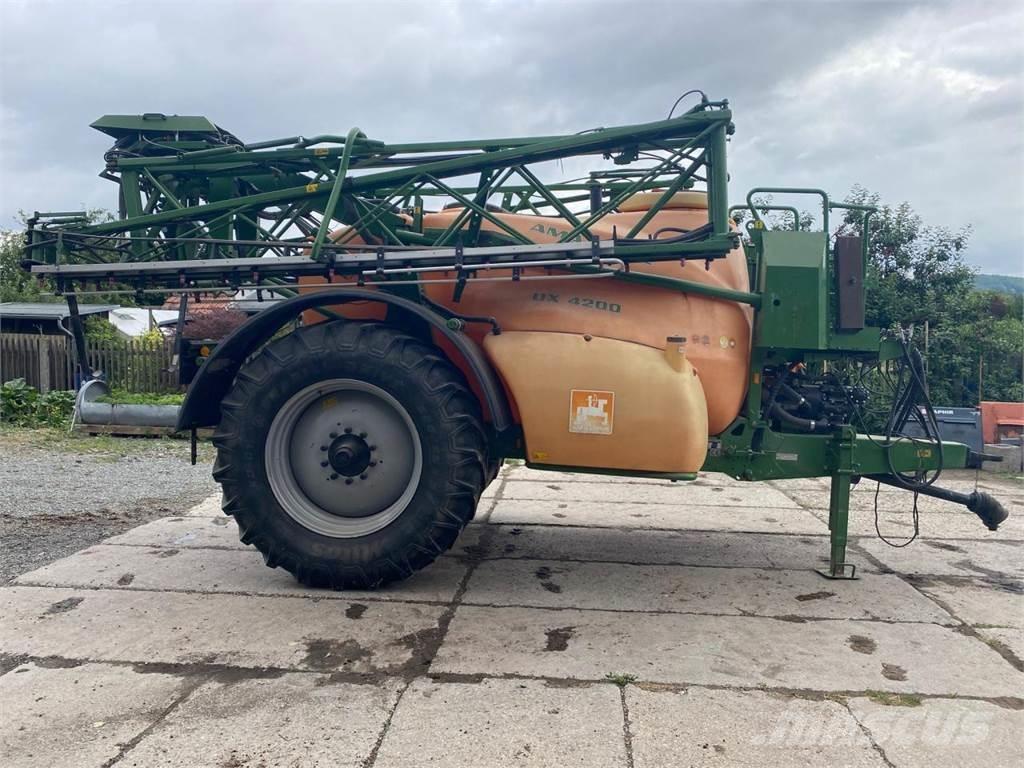 Amazone UX 4200 Hinattavat ruiskut