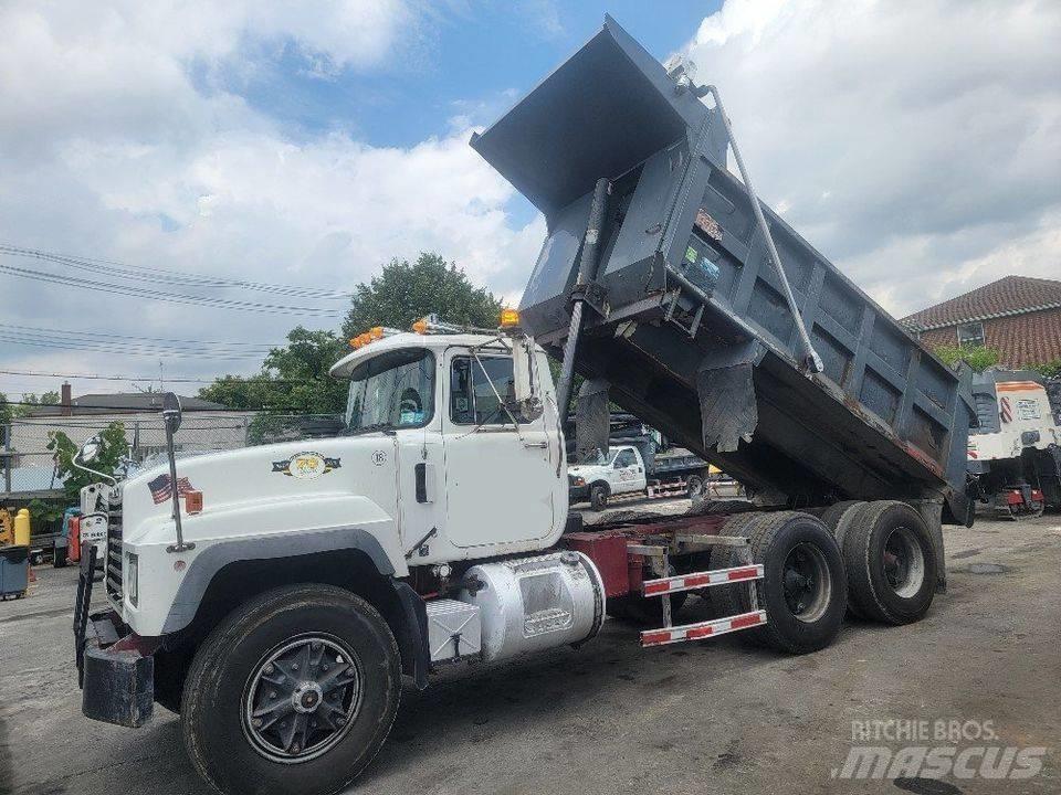 Mack RD 690 SX Sora- ja kippiautot