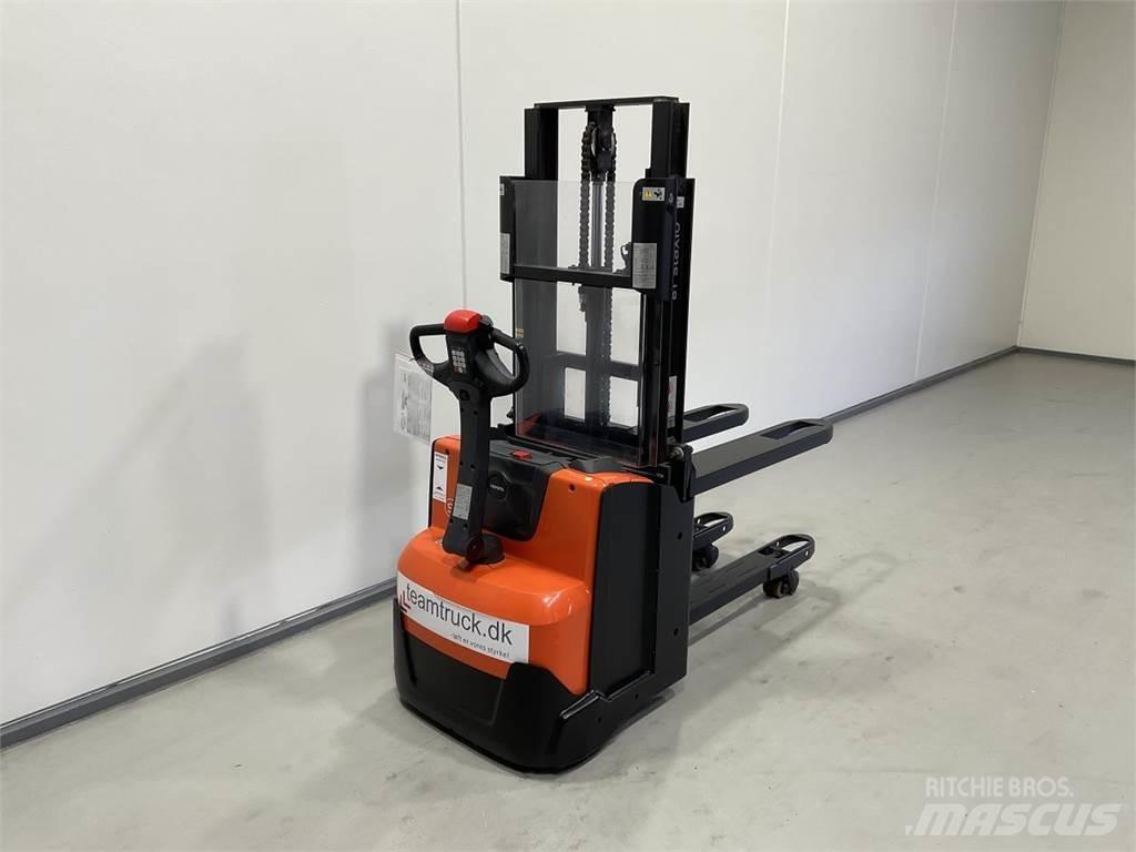 Toyota SWE200D Ajettavat pinoamisvaunut