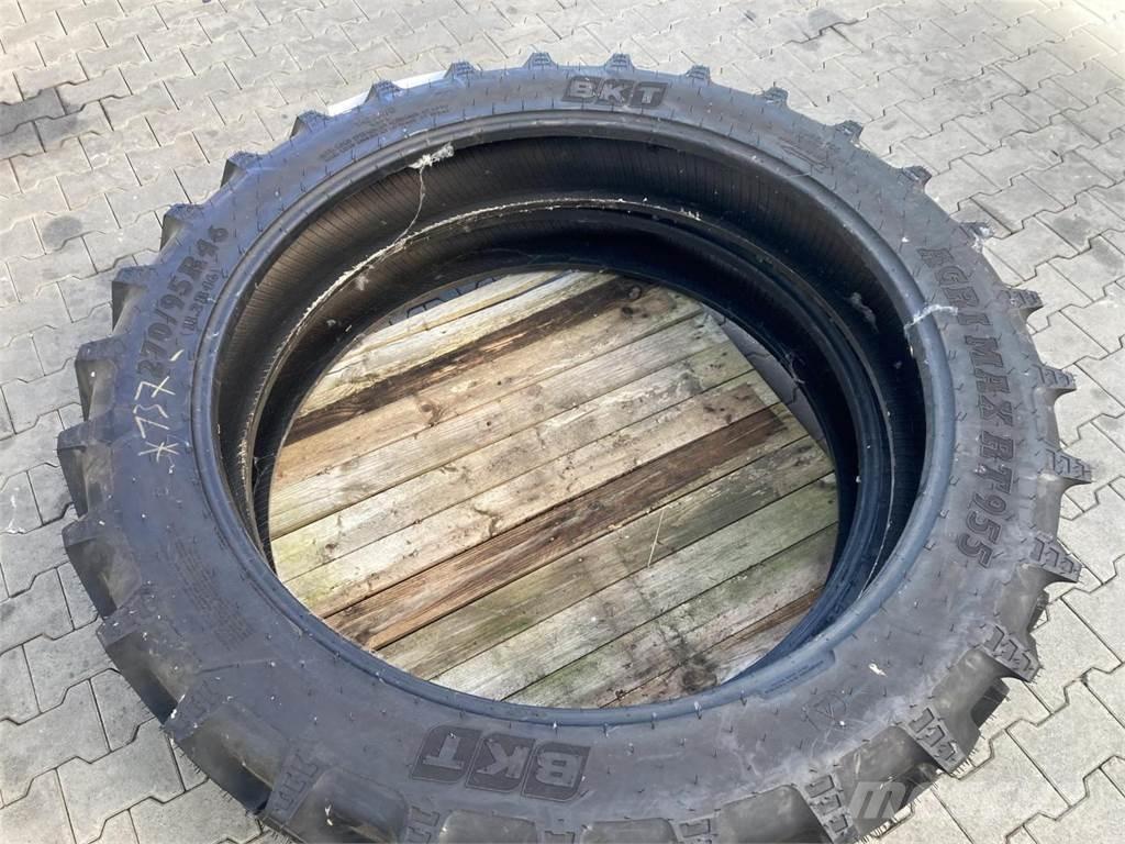 BKT 270/95R46 Renkaat ja vanteet