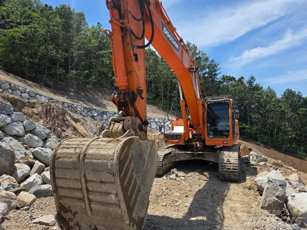Doosan DX 300 LCA Telakaivukoneet