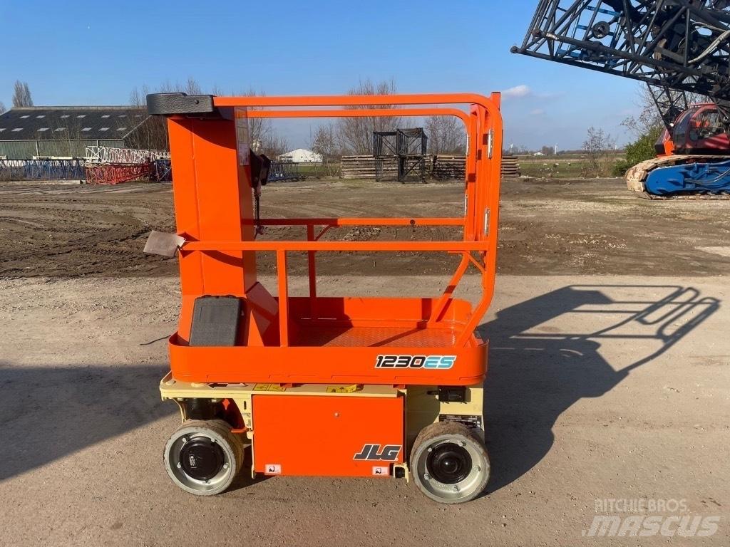 JLG 1230 ES Saksilavat