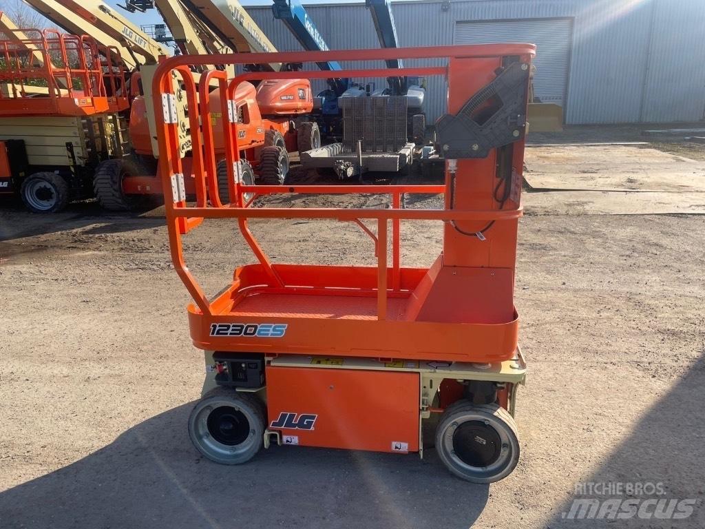 JLG 1230 ES Saksilavat