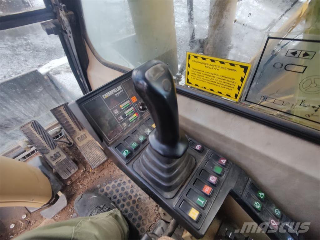 CAT M135 Pyöräkaivukoneet