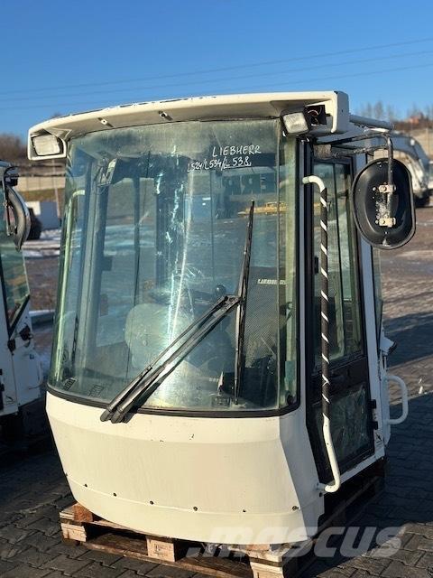 Liebherr L 538 CAB Ohjaamo ja sisusta