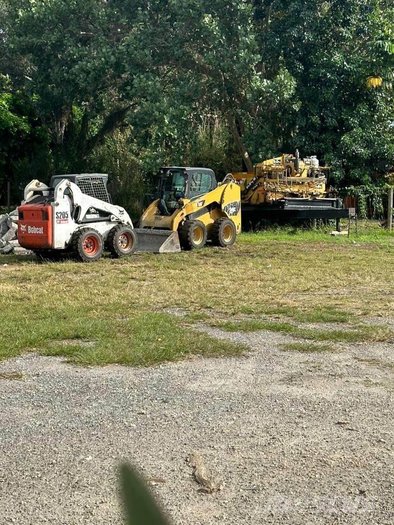 CAT 246 C Liukuohjatut kuormaajat