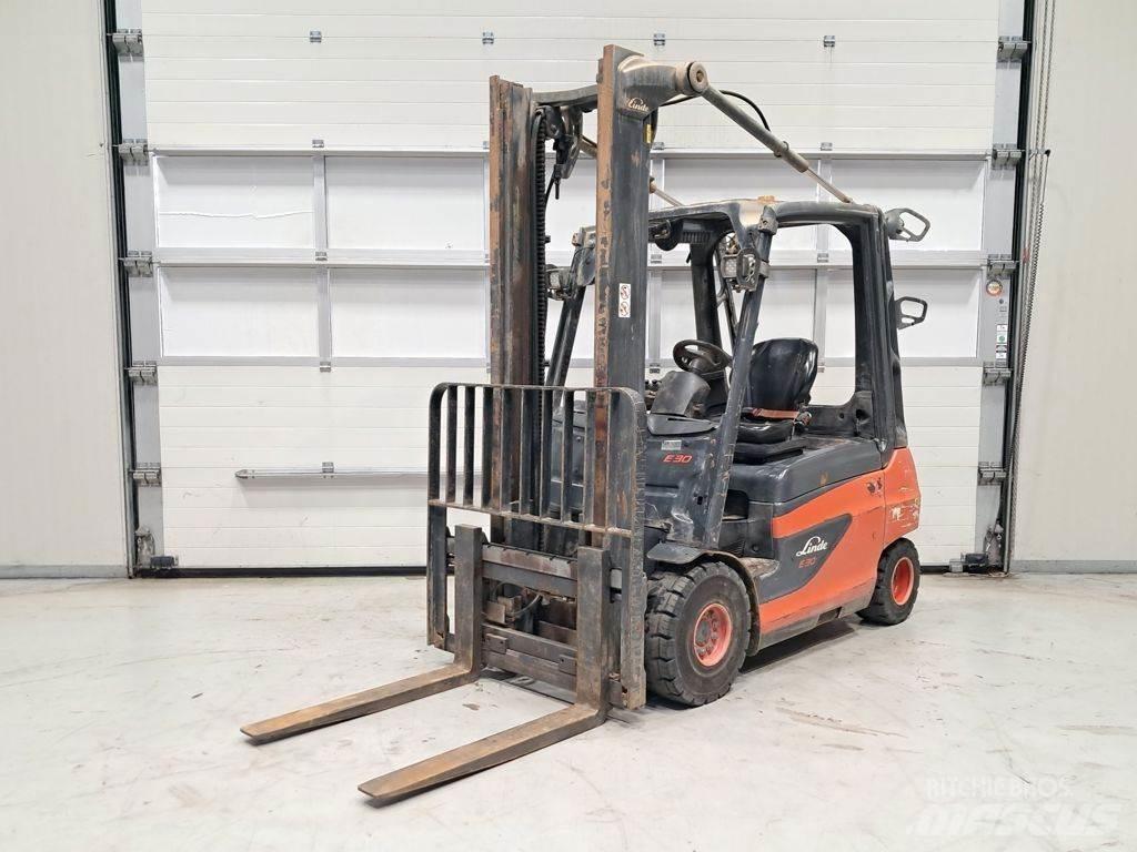 Linde E30-01 Sähkötrukit