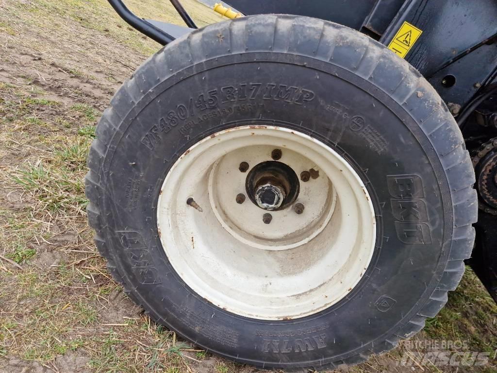 New Holland BR 750 Pyöröpaalaimet