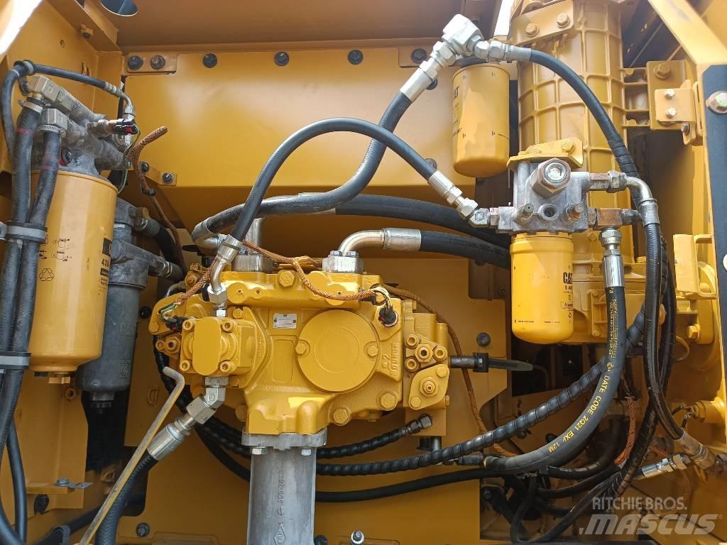 CAT 323D2L Telakaivukoneet