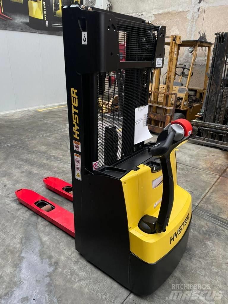 Hyster S 1.2 Käyden ajettavat pinoamistrukit