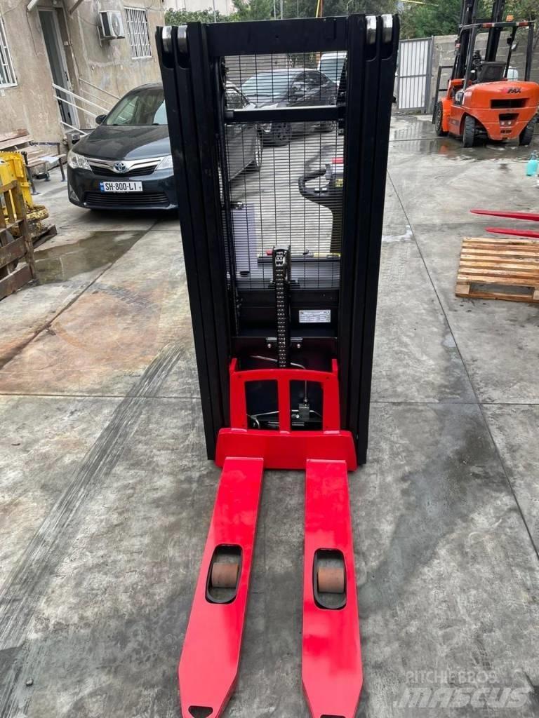 Hyster S 1.2 Käyden ajettavat pinoamistrukit