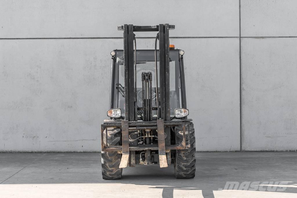 Manitou MC 25-4 Dieseltrukit