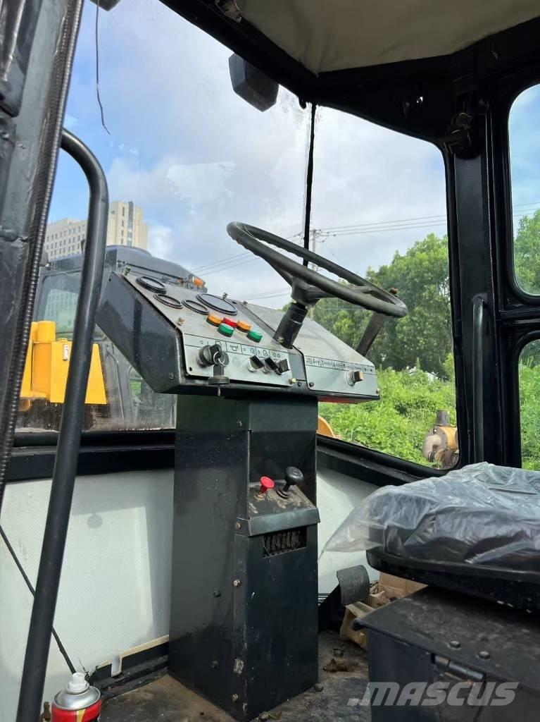 Dynapac CA25D Yksivalssijyrät