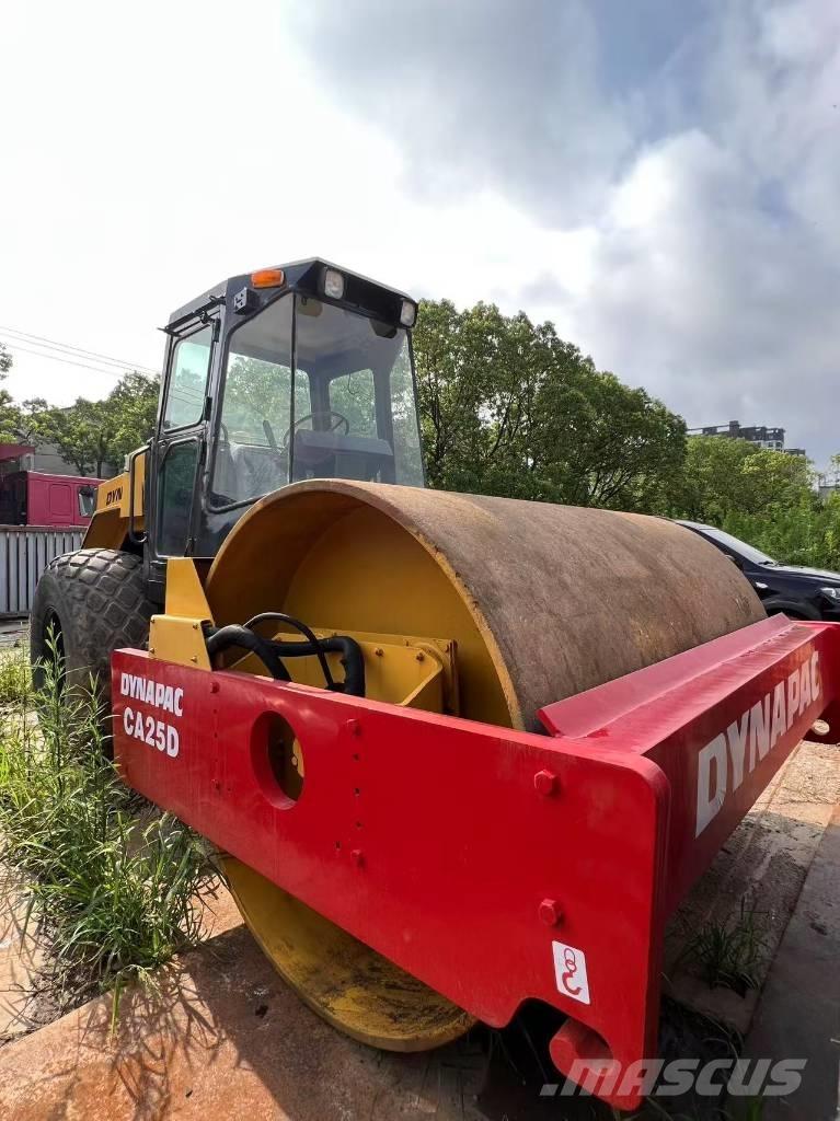 Dynapac CA25D Yksivalssijyrät