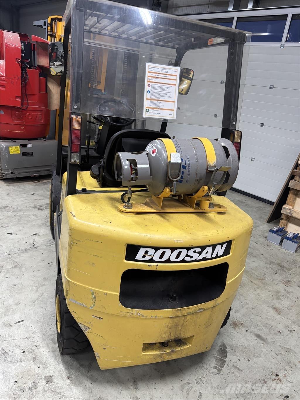 Doosan G30 Nestekaasutrukit