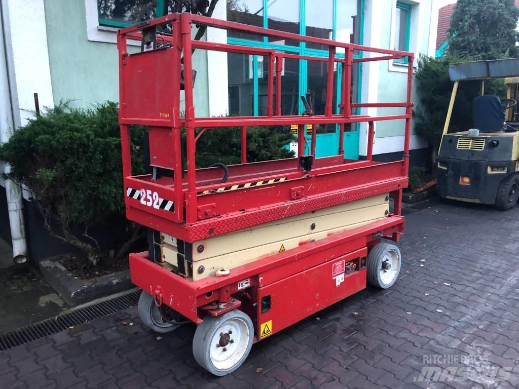 JLG 2030 F3    V-3409 Henkilönostimet ja nostolaitteet