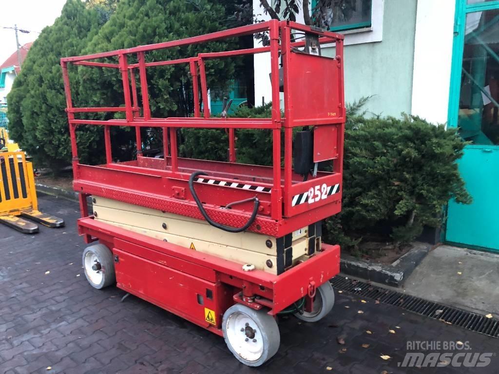 JLG 2030 F3    V-3409 Henkilönostimet ja nostolaitteet