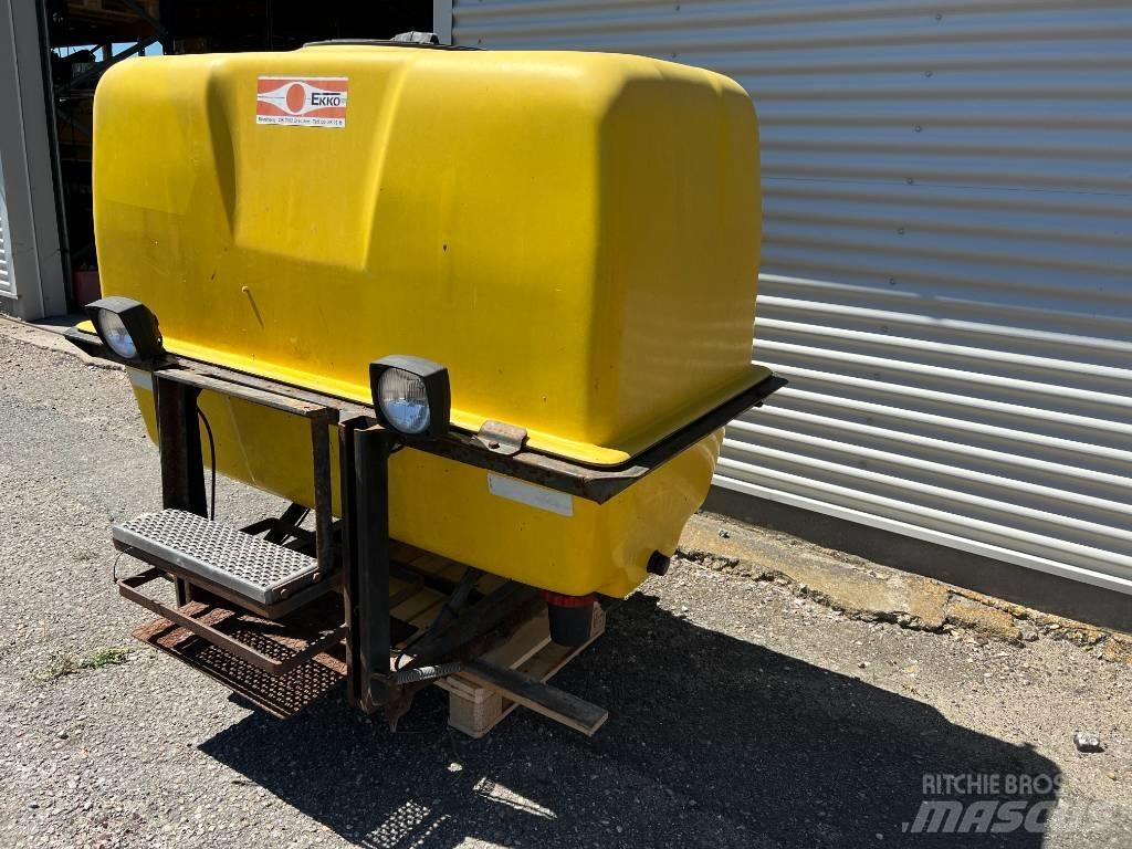 Ekko Front Tank Nostolaite ruiskut