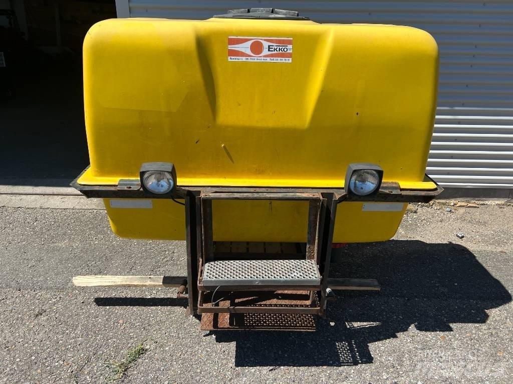 Ekko Front Tank Nostolaite ruiskut