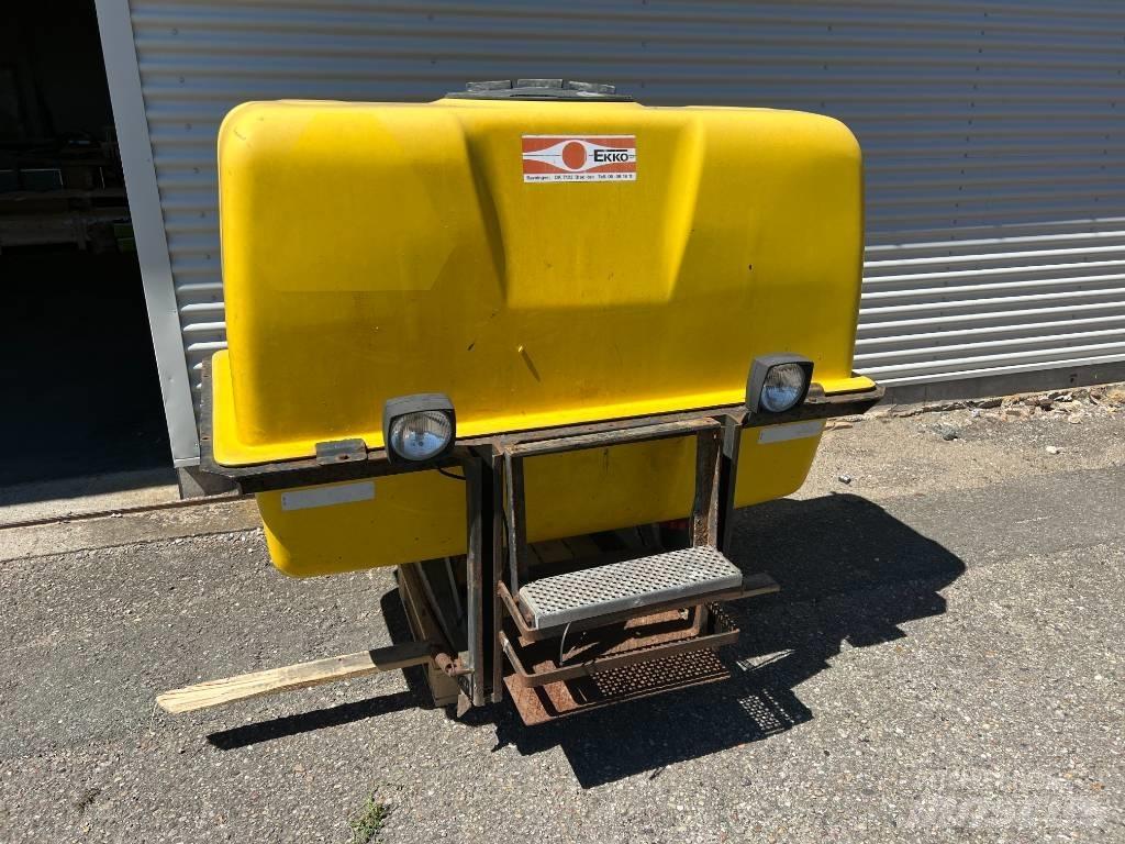 Ekko Front Tank Nostolaite ruiskut
