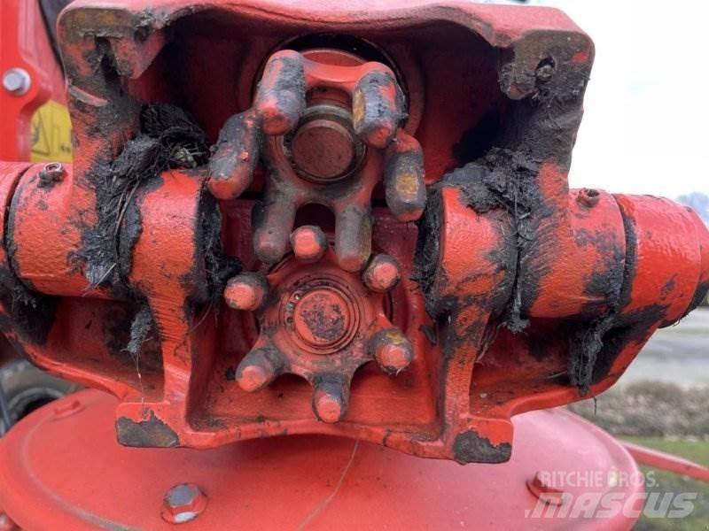 Kuhn GF 13002 Pöyhimet ja haravat