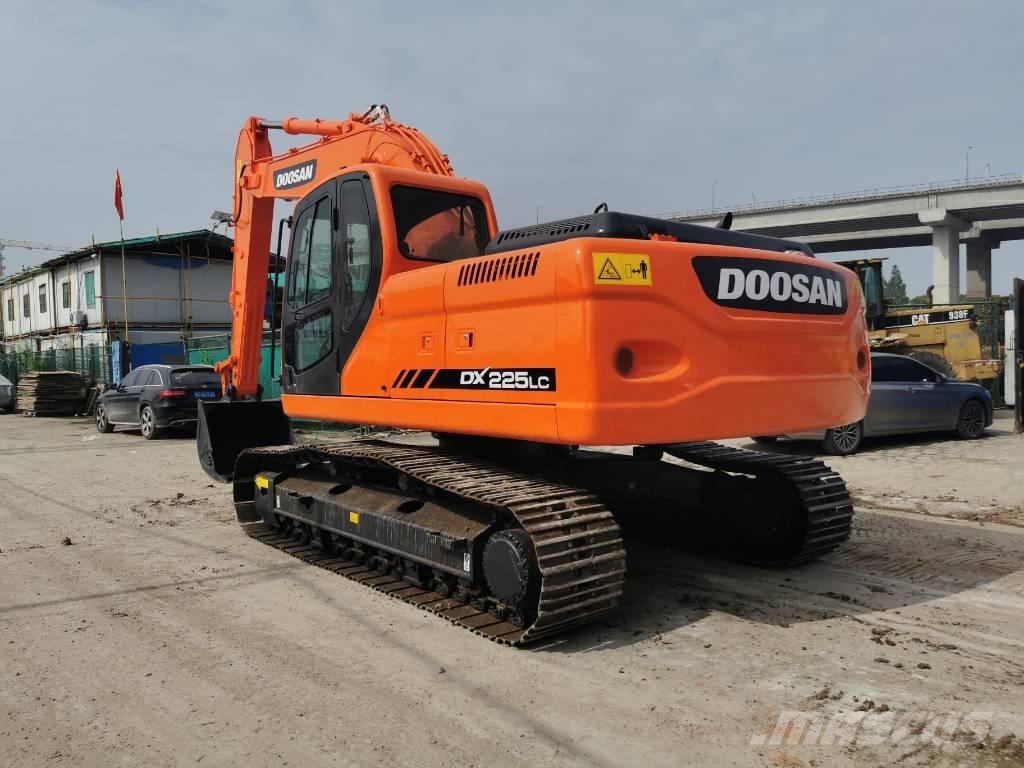 Doosan DX 225 LC Minikaivukoneet < 7t