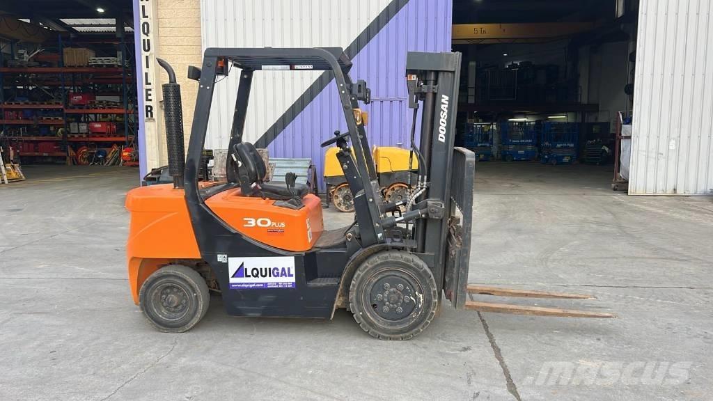 Doosan D 30 G Dieseltrukit