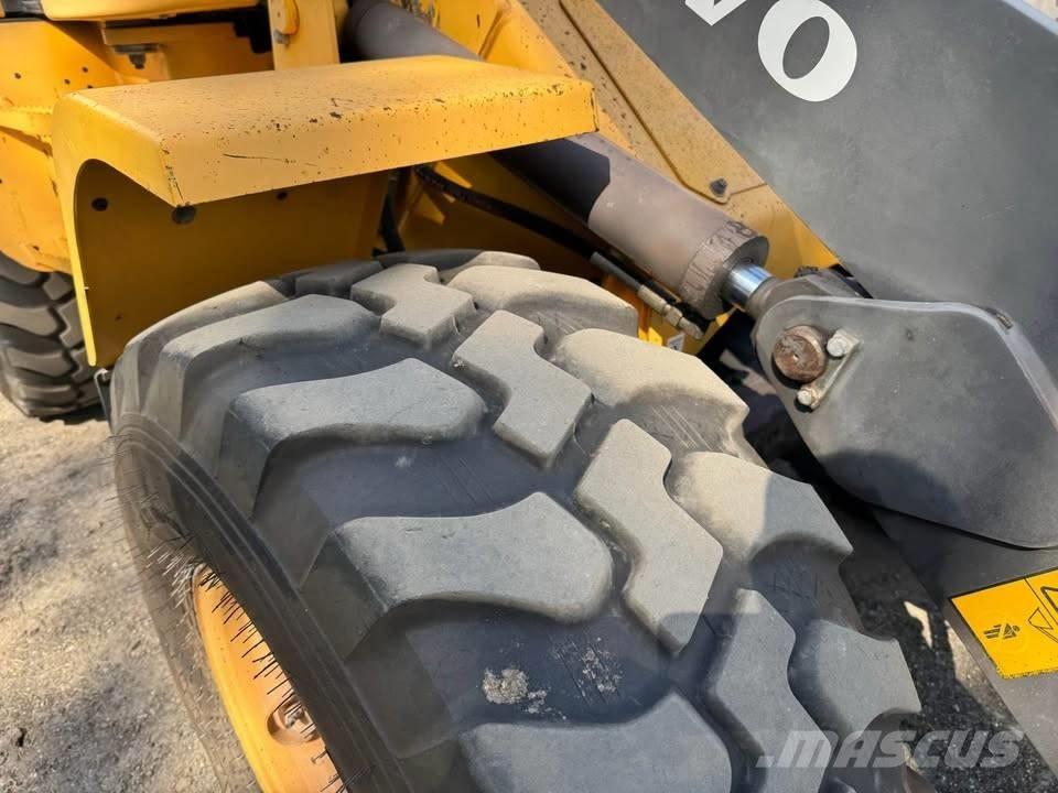 Volvo L 30 G Pyöräkuormaajat