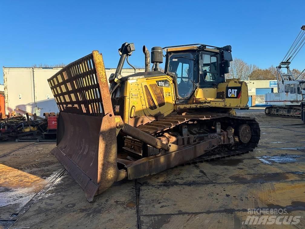 CAT D7E Telaketjupuskutraktorit