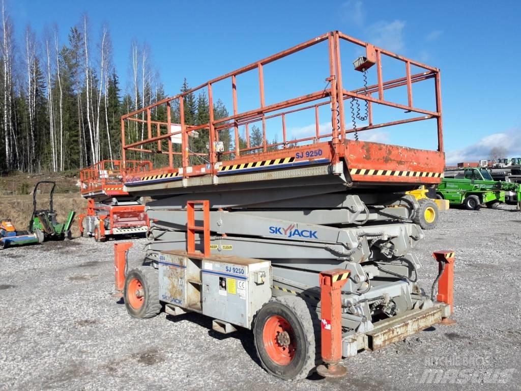 SkyJack SJ 9250 Saksilavat