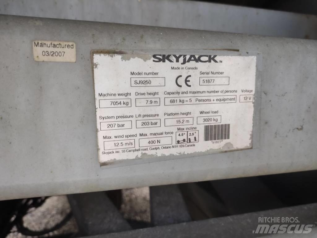 SkyJack SJ 9250 Saksilavat