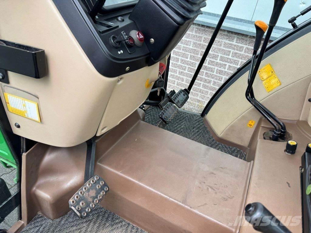 John Deere 5215 Hiekan- ja suolanlevittimet