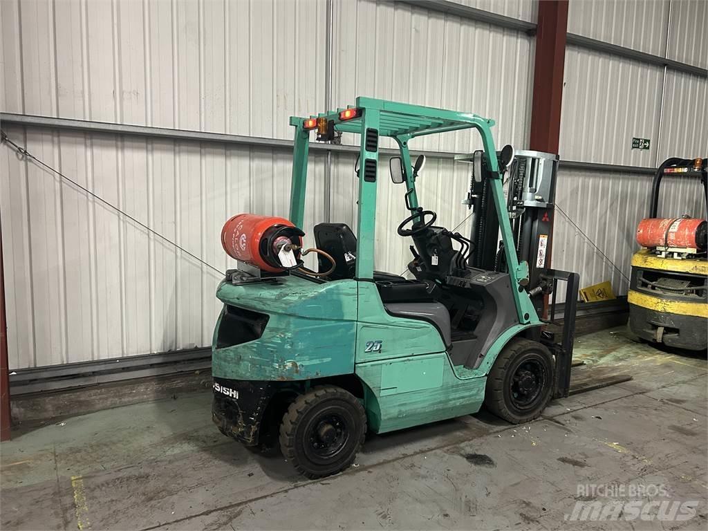 Mitsubishi FG25NT Nestekaasutrukit