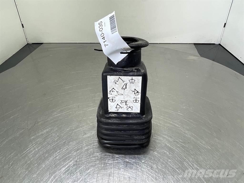Ahlmann 4120998A Ohjaamo ja sisusta